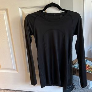 Swiftly Tech long sleeve lululemon shirt, BLK SIZE 6